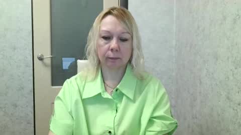 forever_smilex online show from January 14, 7:06 am