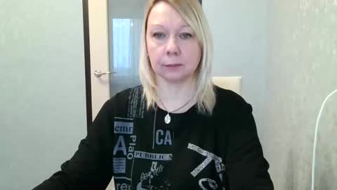 forever_smilex online show from February 14, 6:23 am