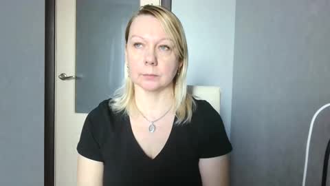 forever_smilex online show from February 21, 12:39 pm