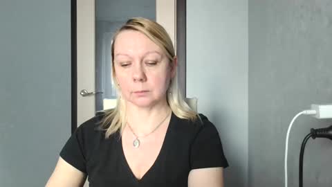 forever_smilex online show from February 25, 1:39 pm