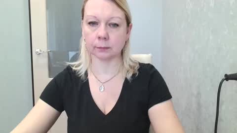 forever_smilex online show from February 27, 6:18 am