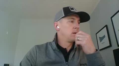 Snapshot of forthie4 chatting on May 14, 1:18 pm Forthie4 online show from May 14, 1:18 pm