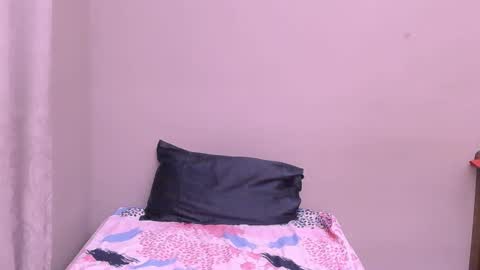 Snapshot of fox_off2 chatting on December 14, 11:01 pm fox_off2 online show from December 14, 11:01 pm