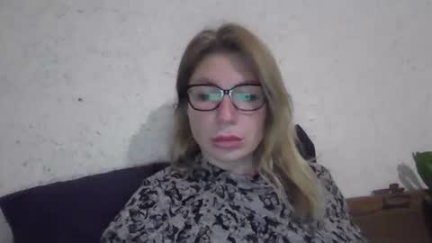 Snapshot of fox_red_lady7 chatting on December 19, 9:06 pm fox_red_lady7 online show from December 19, 9:06 pm