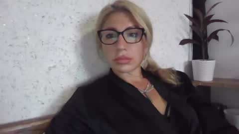 Snapshot of fox_red_lady7 chatting on September 18, 2:30 pm fox_red_lady7 online show from September 18, 2:30 pm