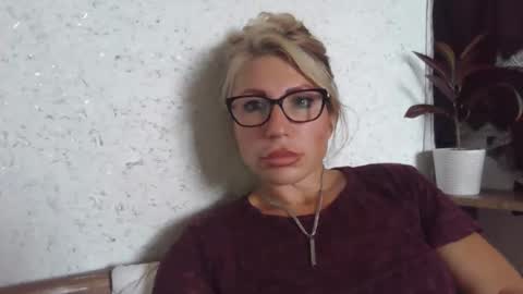 Snapshot of fox_red_lady7 chatting on September 23, 9:23 am fox_red_lady7 online show from September 23, 9:23 am