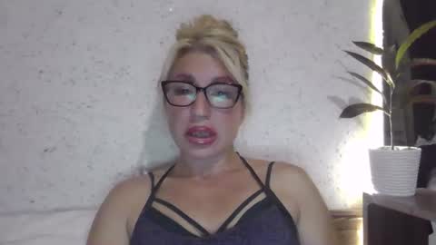 fox_red_lady7 online show from October 2, 7:43 pm