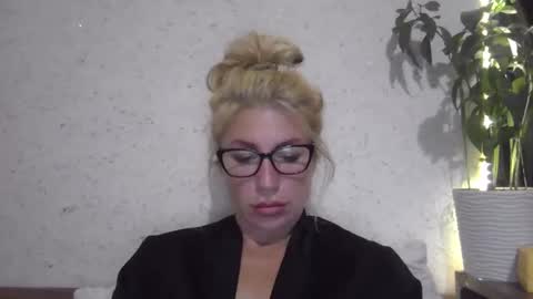 Snapshot of fox_red_lady7 chatting on October 4, 7:34 pm fox_red_lady7 online show from October 4, 7:34 pm