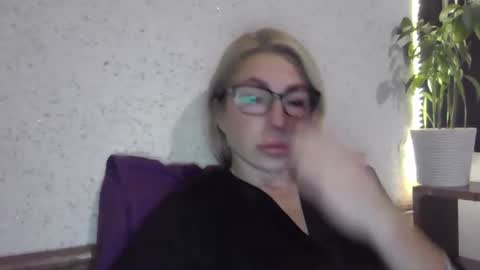 Snapshot of fox_red_lady7 chatting on November 7, 7:47 pm fox_red_lady7 online show from November 7, 7:47 pm