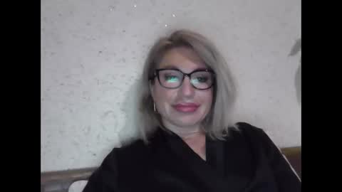 fox_red_lady7 online show from April 12, 8:58 pm