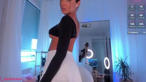 Snapshot of foxe_sailey chatting on June 6, 3:50 pm Fox love you online show from June 6, 3:50 pm
