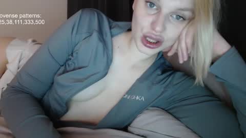 i am your baby Alien  online show from November 13, 7:46 pm