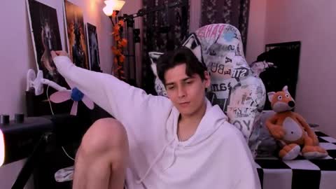 Foxicfu online show from April 9, 1:38 pm