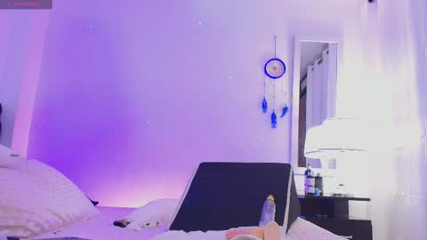 Snapshot of foxmegann chatting on February 19, 9:58 pm MeganFoxxy online show from February 19, 9:58 pm