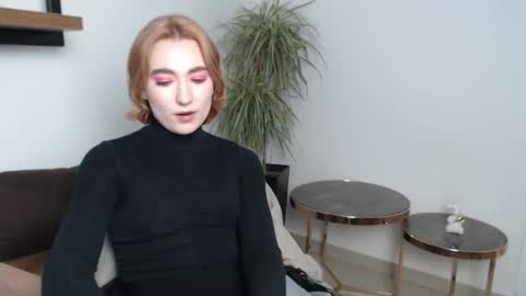Snapshot of foxstay_see chatting on February 12, 2:23 pm foxstay_see online show from February 12, 2:23 pm