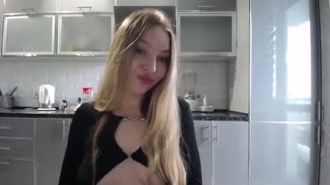 foxxialice online show from October 6, 7:39 am