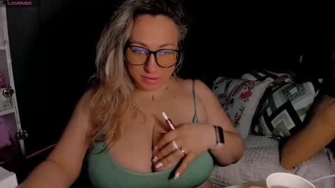 Kris online show from February 12, 2:17 am