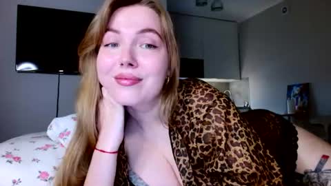 Cindy online show from August 6, 8:33 pm