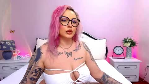 Clarise online show from April 14, 5:08 pm