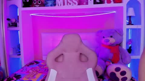 Snapshot of foxy__jade chatting on April 15, 11:06 am Miss Jade online show from April 15, 11:06 am