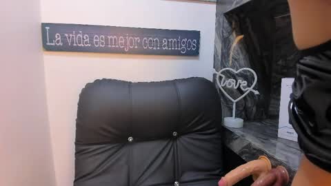 Snapshot of foxy_aleja chatting on May 30, 11:07 am foxy_aleja online show from May 30, 11:07 am
