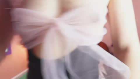 Miss Evans online show from April 1, 6:05 pm