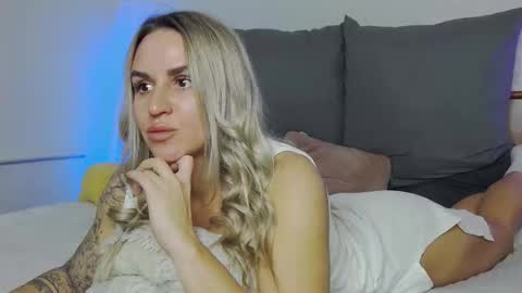 Foxy Kimmi online show from November 22, 7:07 am