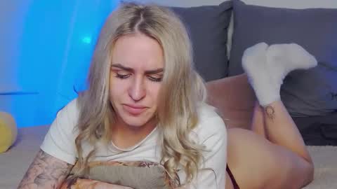 Foxy Kimmi online show from April 11, 6:51 am