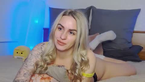 Foxy Kimmi online show from April 15, 6:42 am