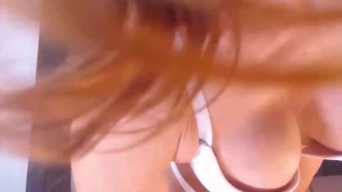 Snapshot of foxyadele_ chatting on October 22, 6:35 am Adela - Single mom. 40 y online show from October 22, 6:35 am