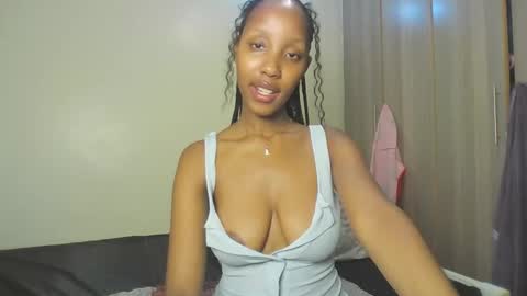 foxyatmidnite online show from May 18, 12:29 am