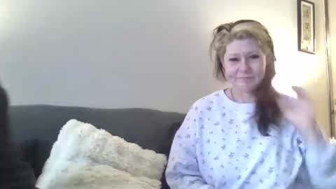 foxyfang online show from February 2, 3:00 pm