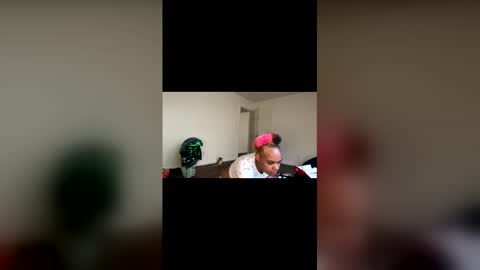 Snapshot of foxygoddess18 chatting on April 6, 8:32 pm foxygoddess18 online show from April 6, 8:32 pm