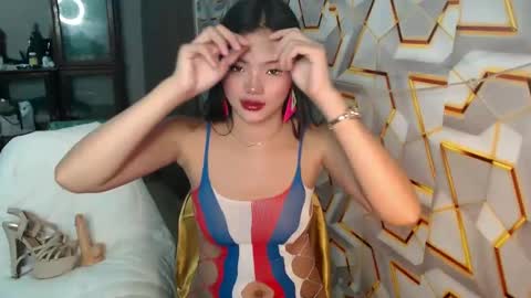 Snapshot of foxygoddess19 chatting on February 17, 1:42 pm foxygoddess19 online show from February 17, 1:42 pm