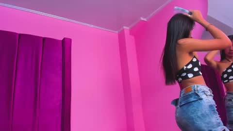 foxyhillx online show from January 7, 8:33 pm