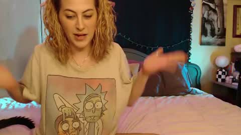 Snapshot of foxymalloryknoxy69 chatting on June 19, 8:07 am Mallory Koxx online show from June 19, 8:07 am