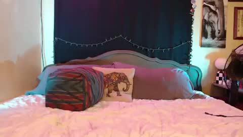 Snapshot of foxymalloryknoxy69 chatting on July 5, 7:48 am Mallory Koxx online show from July 5, 7:48 am
