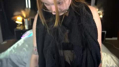 Maya online show from November 12, 2:39 pm