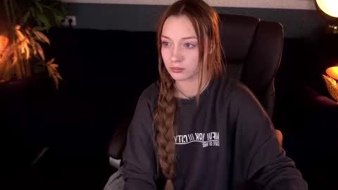 Maya online show from November 18, 3:16 pm