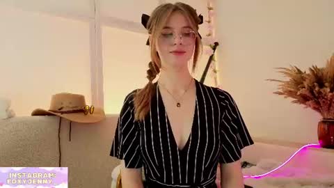 Snapshot of foxysecret_ chatting on July 19, 7:17 pm foxysecret_ online show from July 19, 7:17 pm