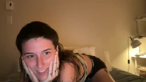 Snapshot of fragariia chatting on September 19, 1:51 am Chlo online show from September 19, 1:51 am