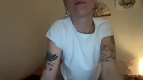 Snapshot of fragariia chatting on May 10, 2:17 am Chlo online show from May 10, 2:17 am