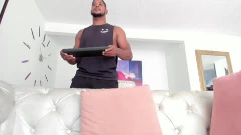 Snapshot of fraiderbrown chatting on February 14, 5:36 pm IM FRAIDER online show from February 14, 5:36 pm