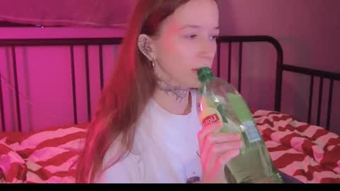 fran_bow online show from March 25, 11:27 am