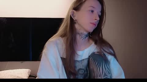 fran_bow online show from April 22, 10:28 am