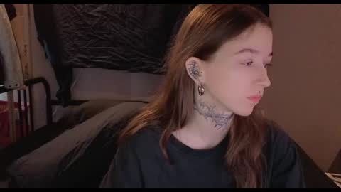 fran_bow online show from June 9, 11:11 am