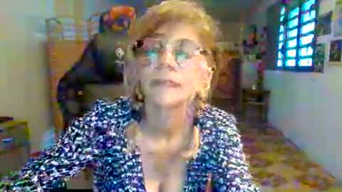 Snapshot of francelune chatting on February 2, 1:10 pm francelune online show from February 2, 1:10 pm