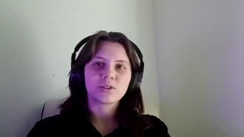 Snapshot of francescabatrez chatting on June 17, 11:34 am Lily online show from June 17, 11:34 am