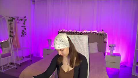 Snapshot of francescacavaliere chatting on May 5, 6:54 am Francesca online show from May 5, 6:54 am