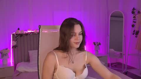 Snapshot of francescacavaliere chatting on May 26, 9:27 am Francesca online show from May 26, 9:27 am
